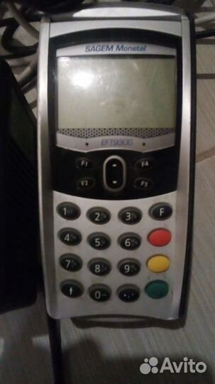 Терминал для оплаты картами. Тюльпаны. Переходники