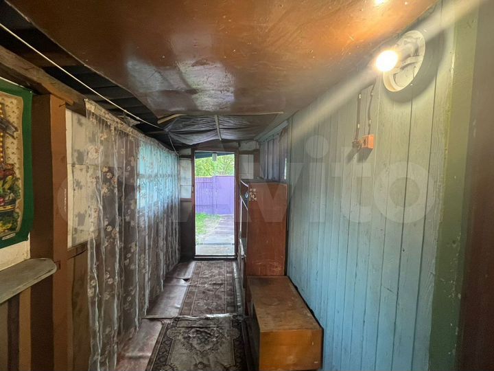 Дом 32 м² на участке 10 га