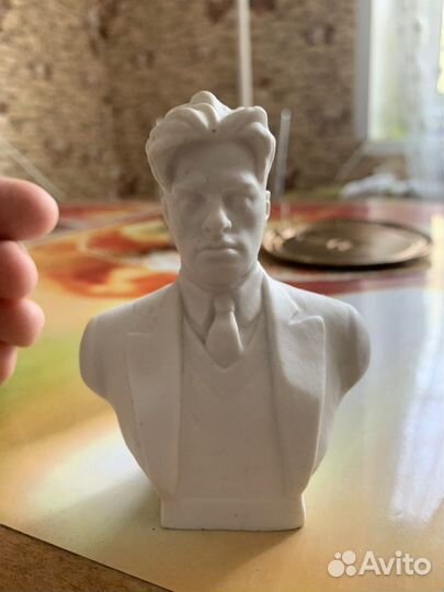 Бюст Маяковского