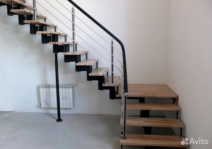 Лестница на металлокаркасе открытого типа