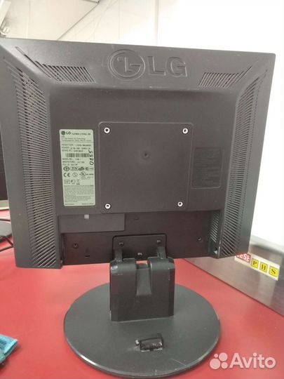 Монитор LG flatron L1750SQ-BN