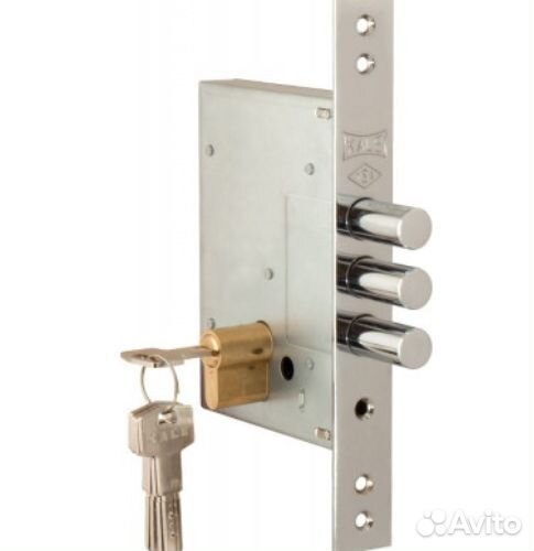 Уличная входная дверь в загородный дом