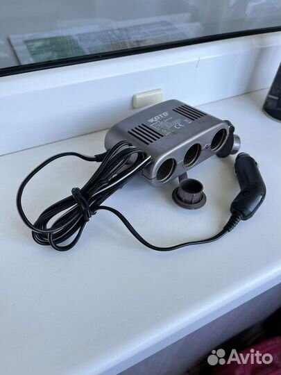 Автомобильный адаптер (зарядка) USB разветвитель