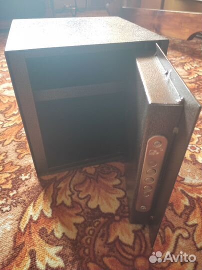 Сейф металлический для пистолета и документов