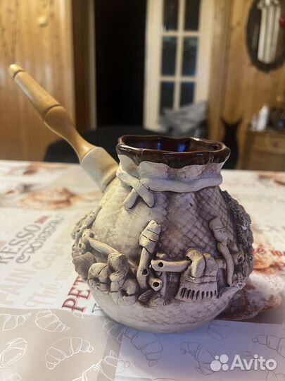 Глиняный кувшин