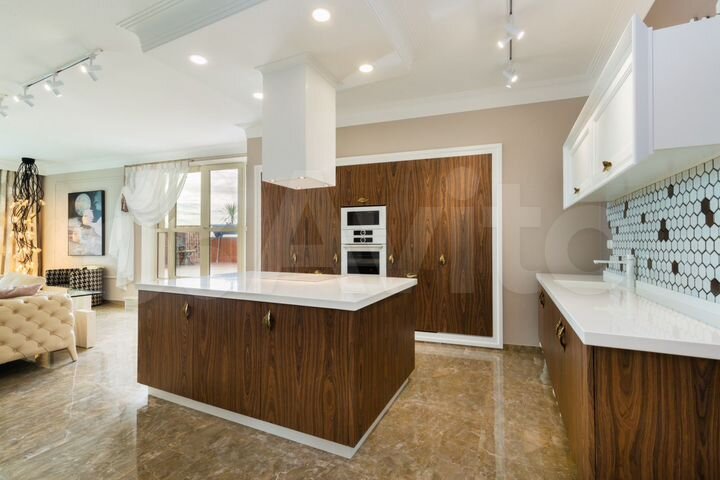 5-к. квартира, 240 м², 24/24 эт.