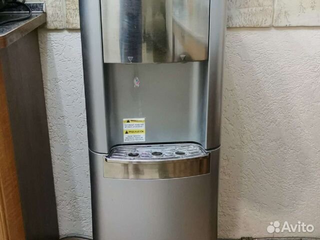 Кулер для воды напольный