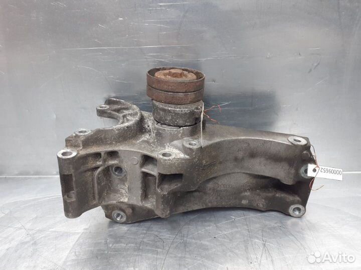 Кронштейн генератора Volkswagen Polo (1999-2001)