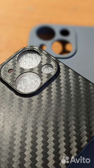 Два чехла iPhone 13