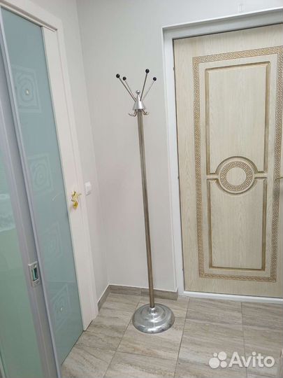 Вешалка для одежды напольная