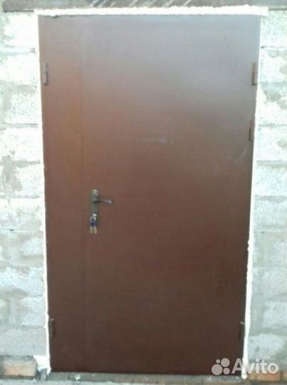 Тамбурная дверь