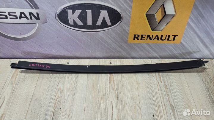 Направляющая стекла Renault sandero 2 Лев