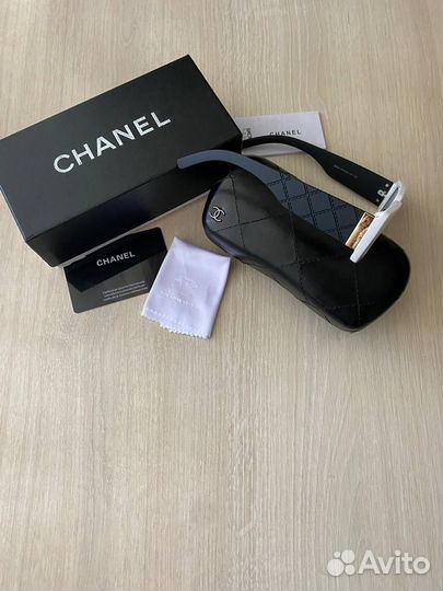 Солнцезащитные очки женские брендовые