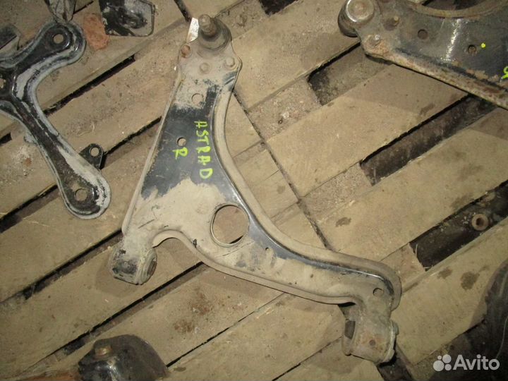 Рычаг правый Opel Astra H