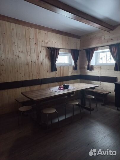 Большая беседка на озере