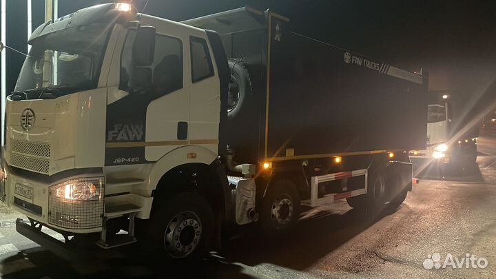 Водитель самосвала