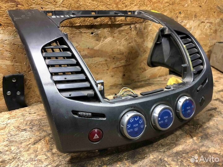 Накладка декоративная на торпедо Mitsubishi L200