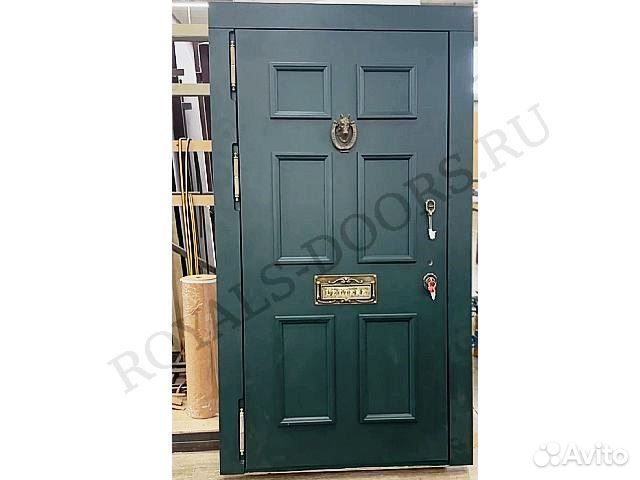 Парадная металлическая дверь в коттедж