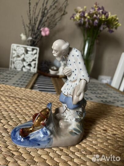 Статуэтка фарфор, Старик и золотая рыбка. Гжель
