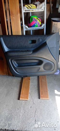 Обшивка дверей Toyota Kluger