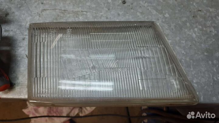 Subaru forester sf5 стекло фары правой