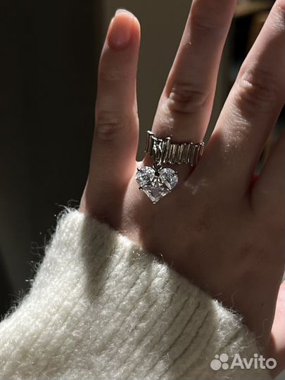 Кольцо с фианитом