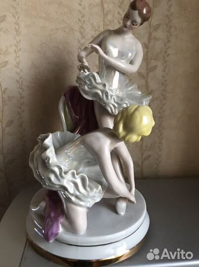 Статуэтка Балерины перед выступлением, фарфор