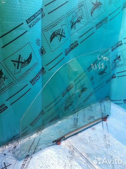 Стекло двери передней левой Toyota Rav 4 2000-2005