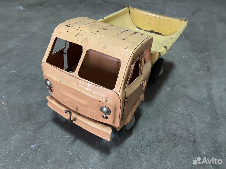 Модель грузовика маз завода Серп и Молот (сим )