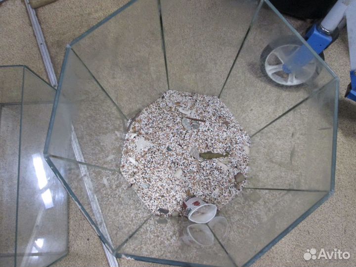 Аквариум 8-ми гранный + камушки и ракушки