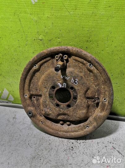 Щит опорный задний правый Фольксваген Пассат Б3