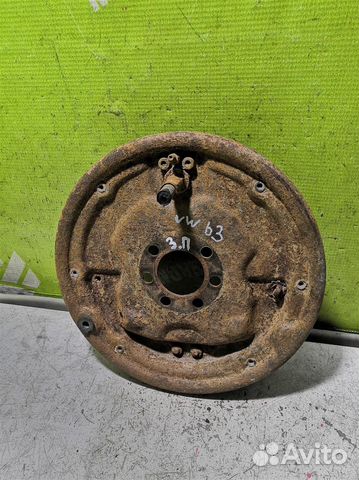 Щит опорный задний правый Фольксваген Пассат Б3