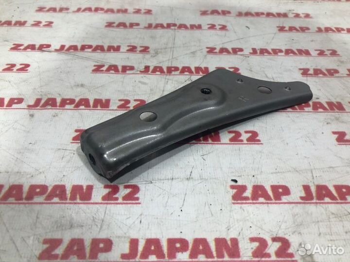 Крепление крыла переднее правое Toyota Rav4 ACA21