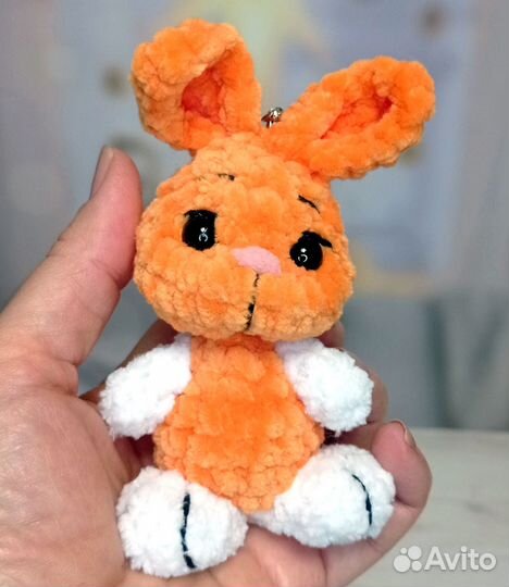 Вязаная игрушка-брелок