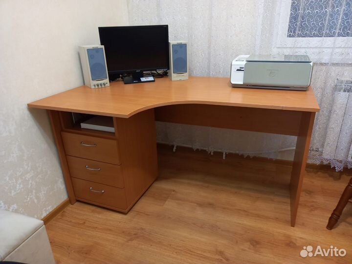 Письменный стол