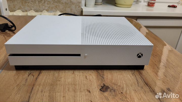 Игровая приставка Xbox One S 1tb