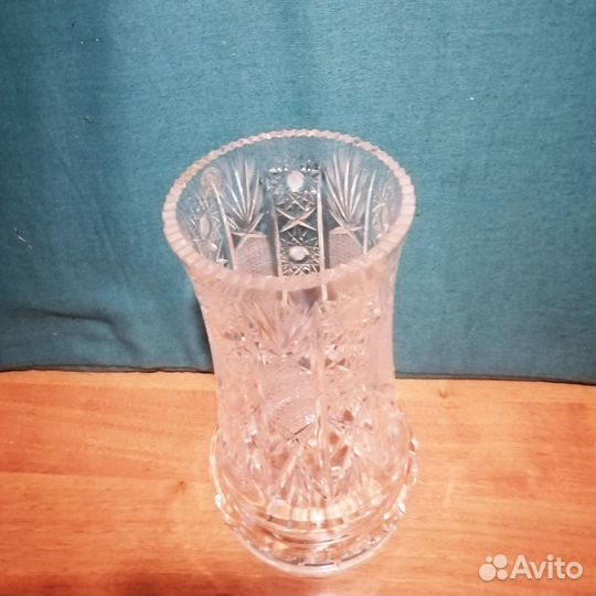 Большая хрустальная ваза