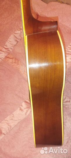 Акустическая гитара