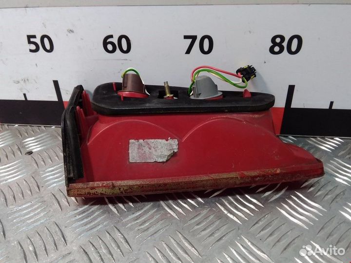 Фонарь крышки багажника правый Peugeot 607 рест