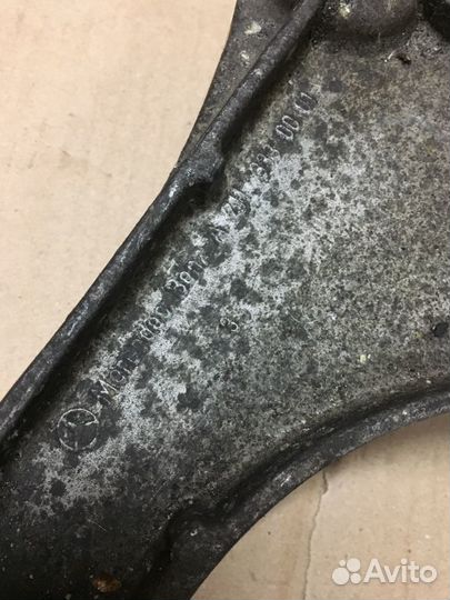 Рычаг передний верхний левый Mercedes w211