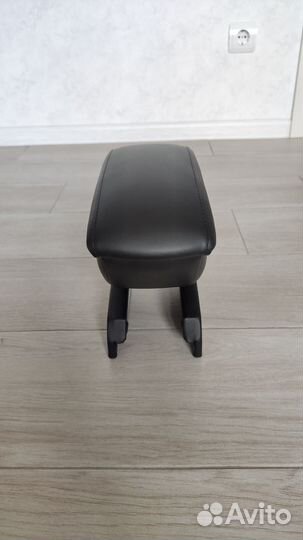 Подлокотник Suzuki Swift 4