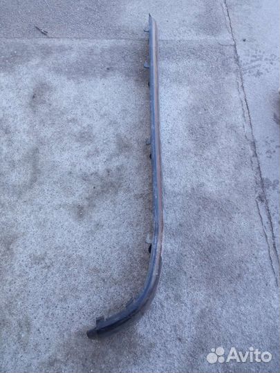 BMW E34 молдинг заднего бампера левый