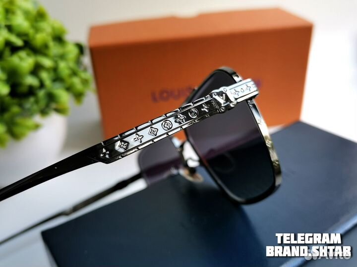 Очки солнцезащитные Louis Vuitton