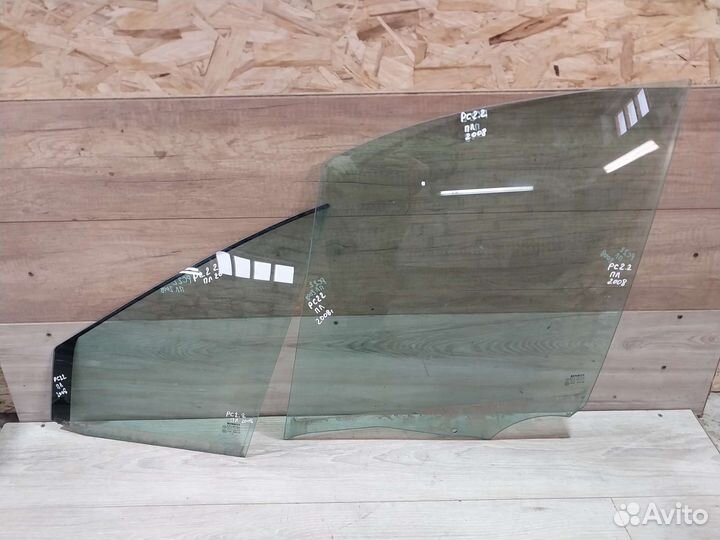 Стекло переднее левое Renault Scenic 2 форточка