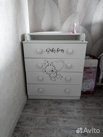 Детская кровать и комод