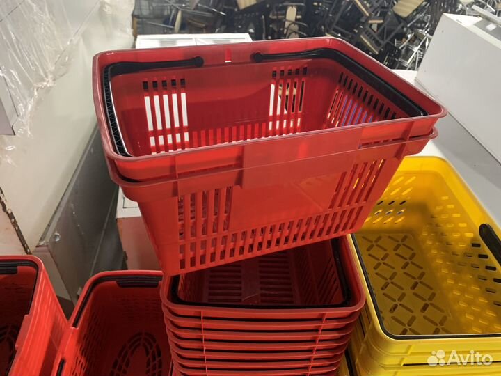 Корзина покупательская красная 20 литров
