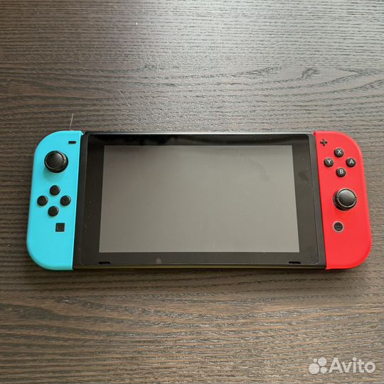 Nintendo Switch (HAC-001) с чехлом