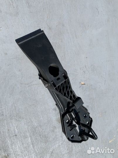 Крюк капота audi a6 c7 замок а6 с7