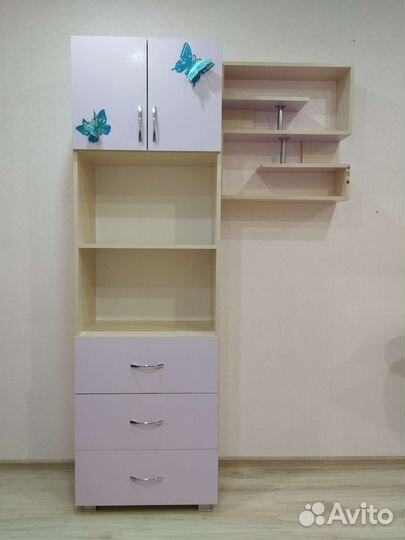 Стол и шкаф