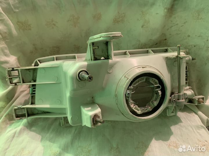 Правая передняя фара Toyota Sprinter Carib